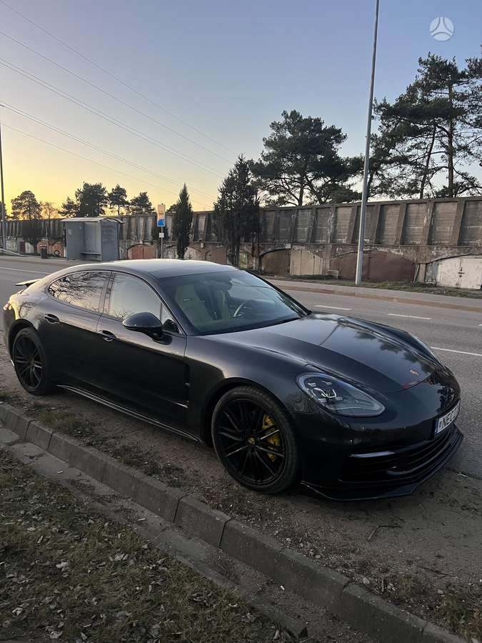 Porsche Panamera - 8