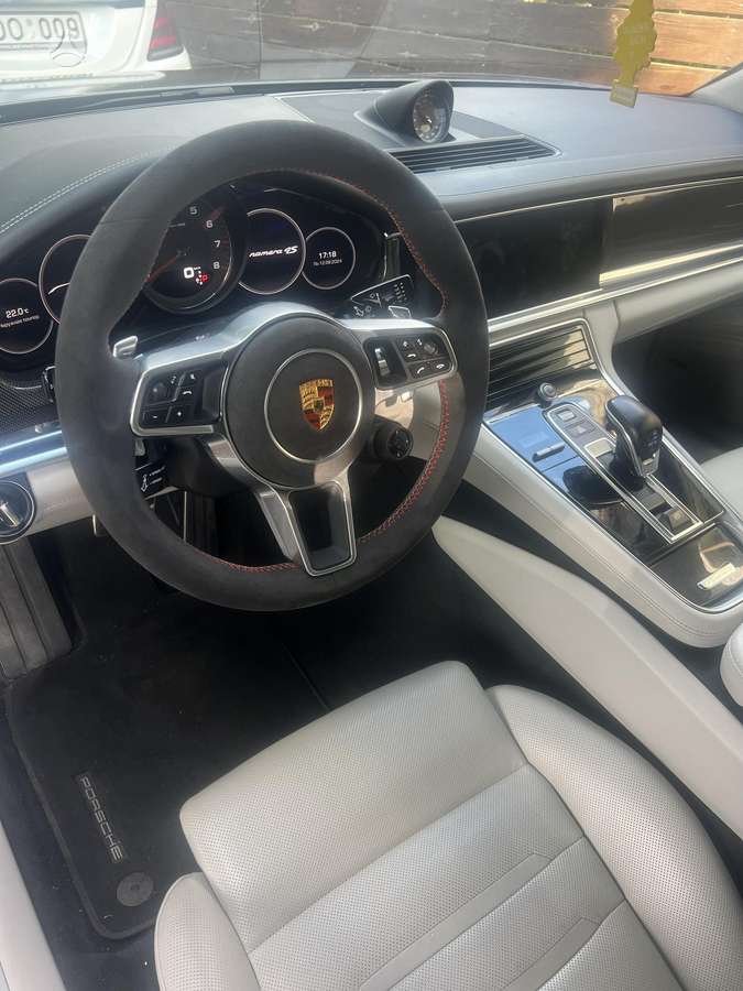 Porsche Panamera - 9
