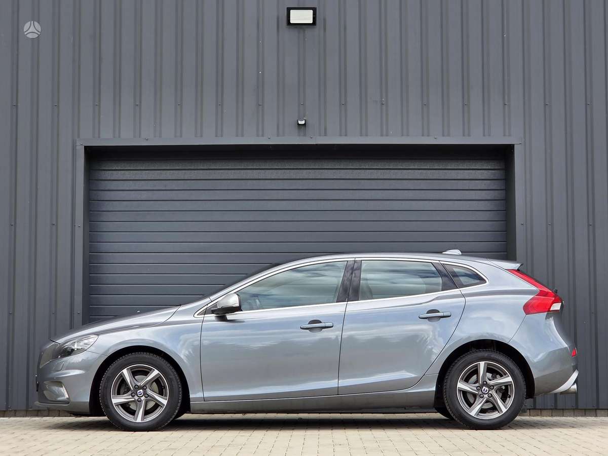 Volvo V40, 2.0 l., hatchback