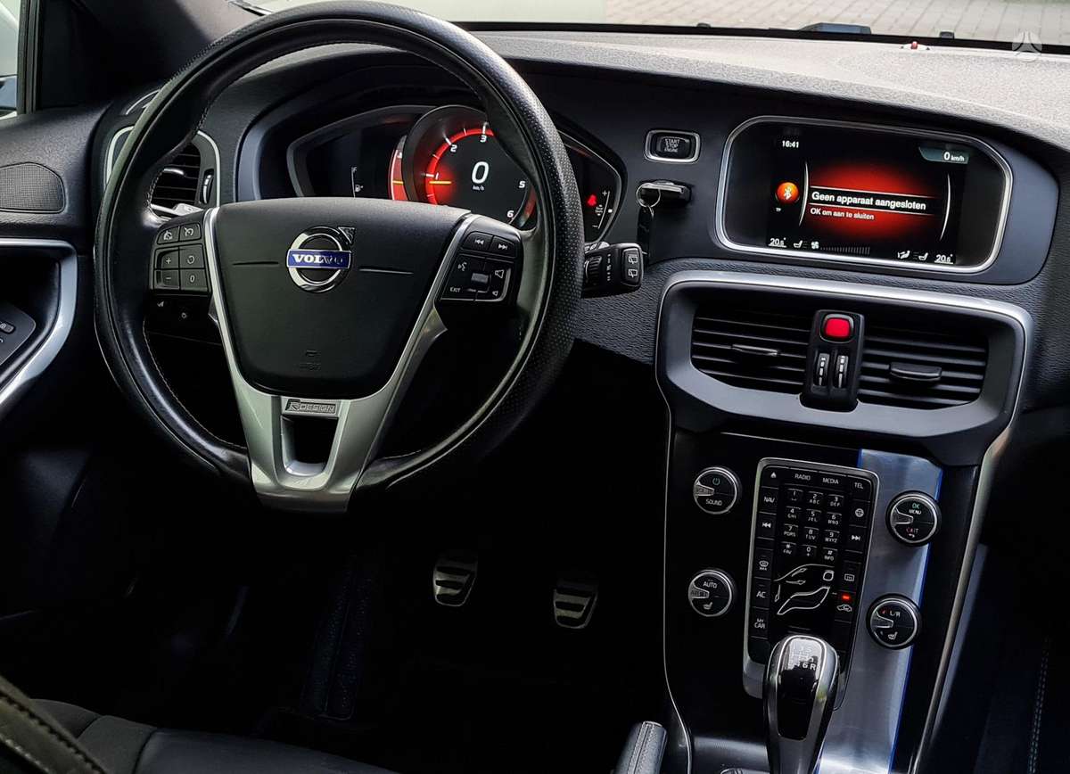 Volvo V40, 2.0 l., hatchback