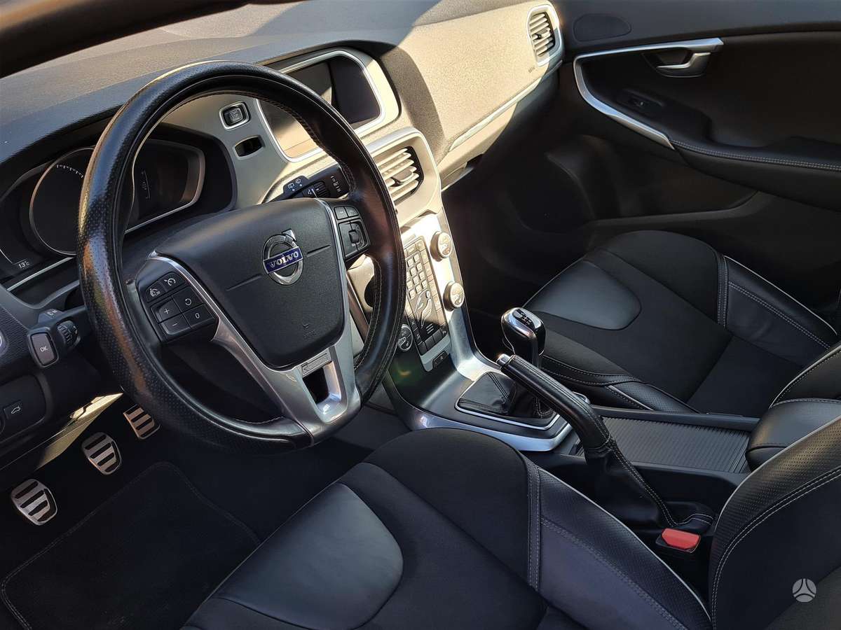 Volvo V40, 2.0 l., hatchback