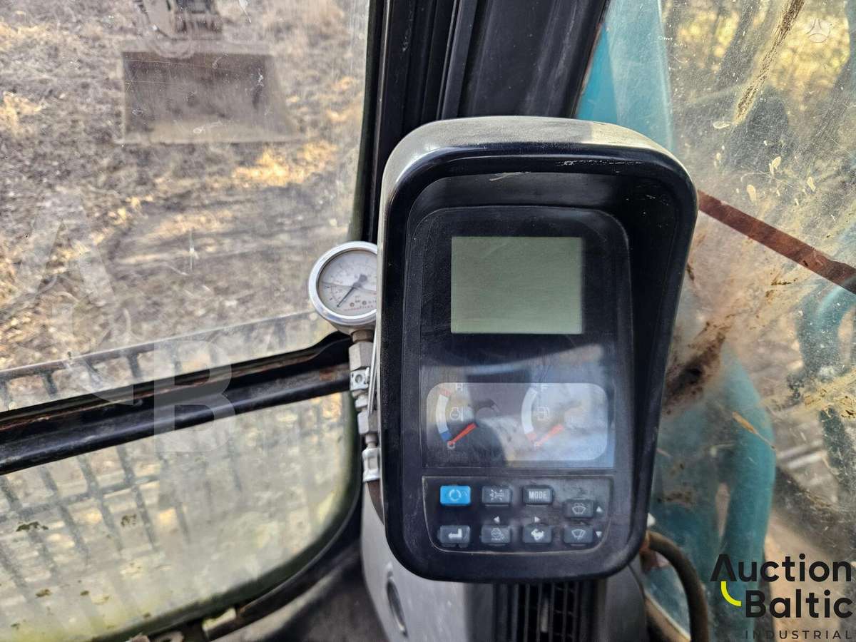 Kobelco SK 210 LC-8, crane