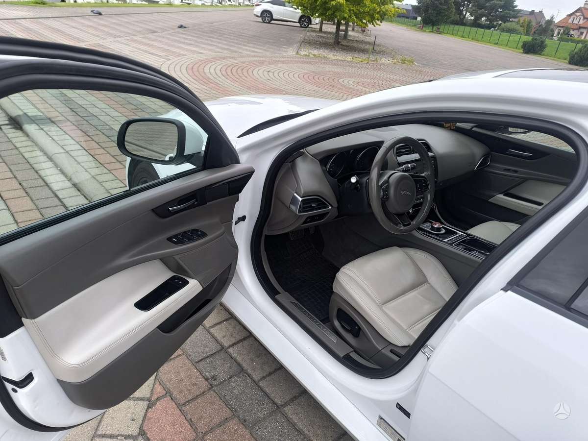 Jaguar XE, 2.0 l., Седан