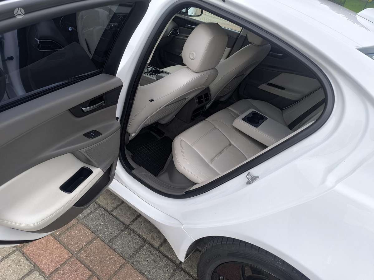 Jaguar XE, 2.0 l., Седан