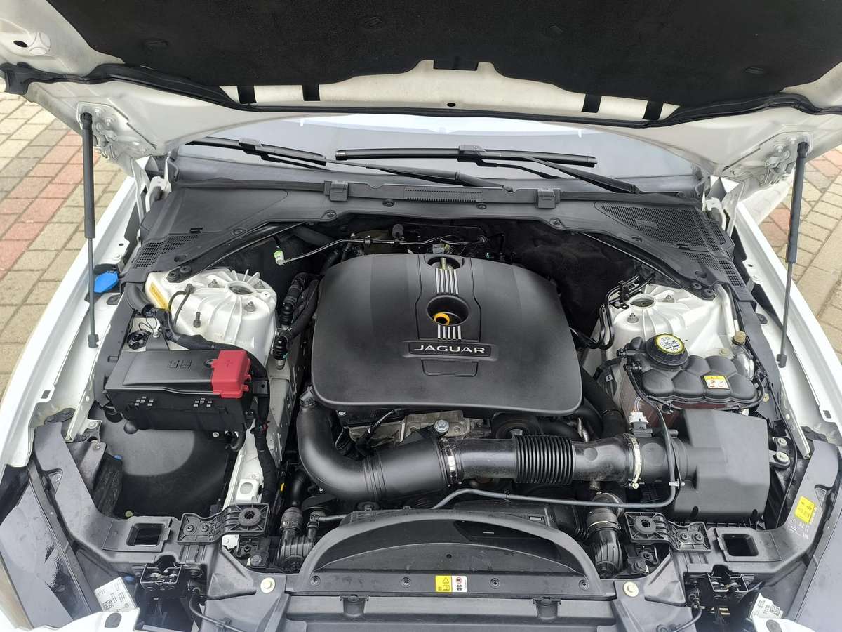 Jaguar XE, 2.0 l., Седан