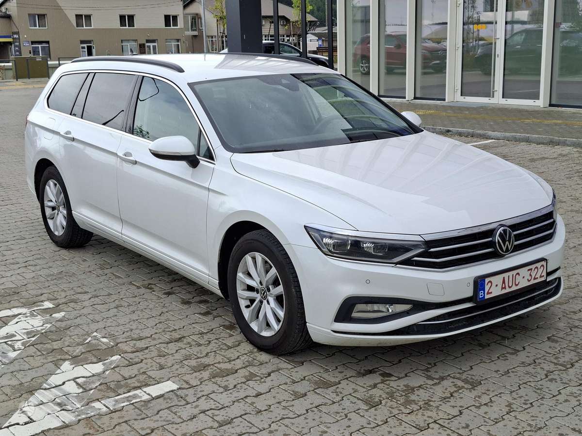 Volkswagen Passat - 1
