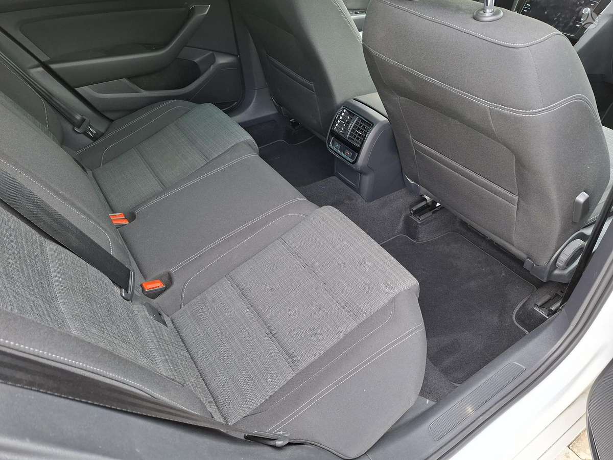 Volkswagen Passat - 10