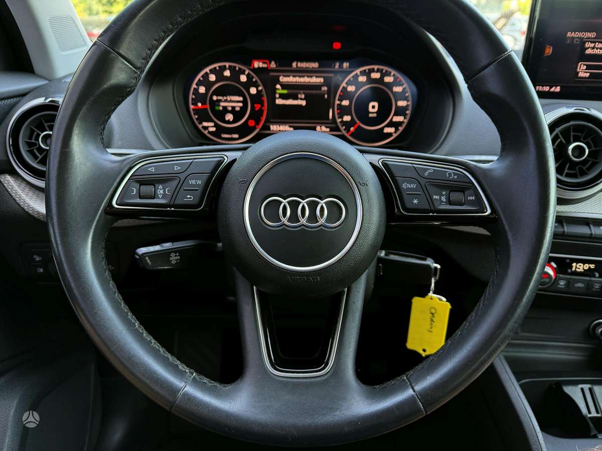 Audi Q2, 1.0 l., off-road / crossover