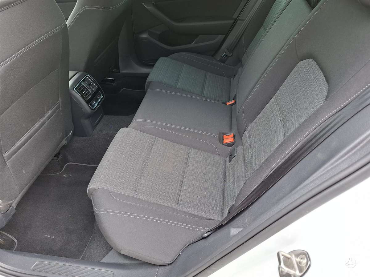 Volkswagen Passat - 11