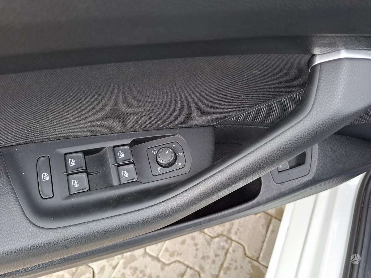 Volkswagen Passat - 12