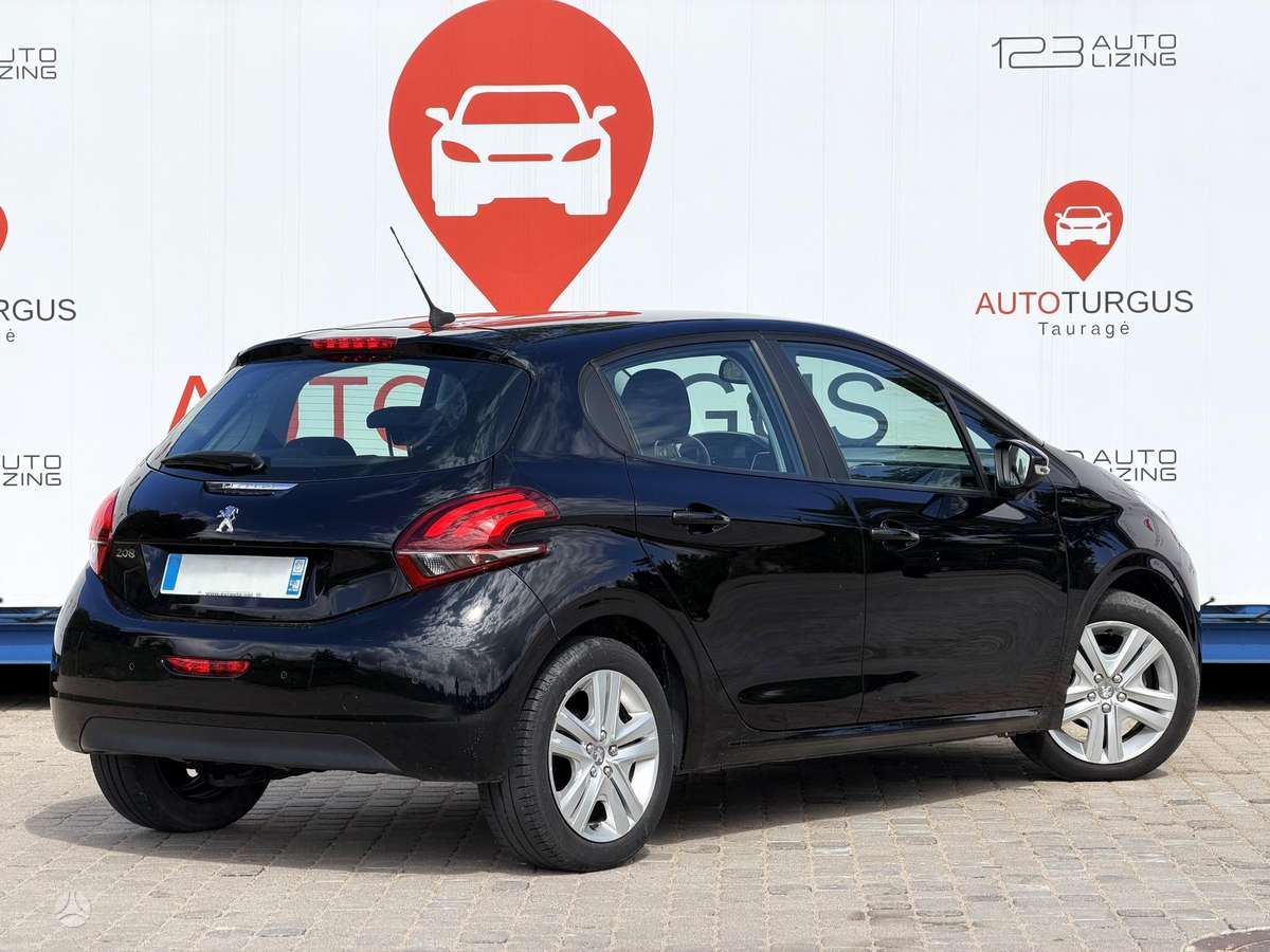 Peugeot 208 - 8