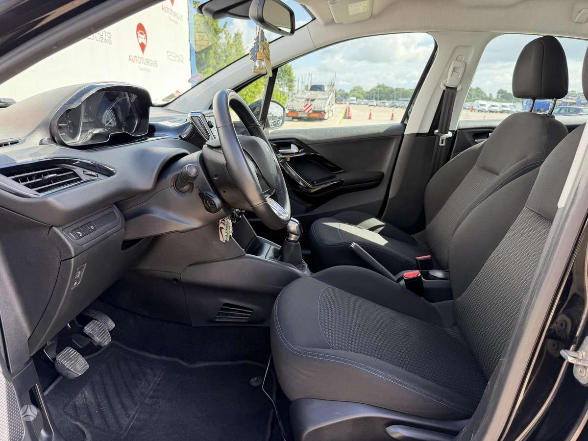 Peugeot 208 - 10