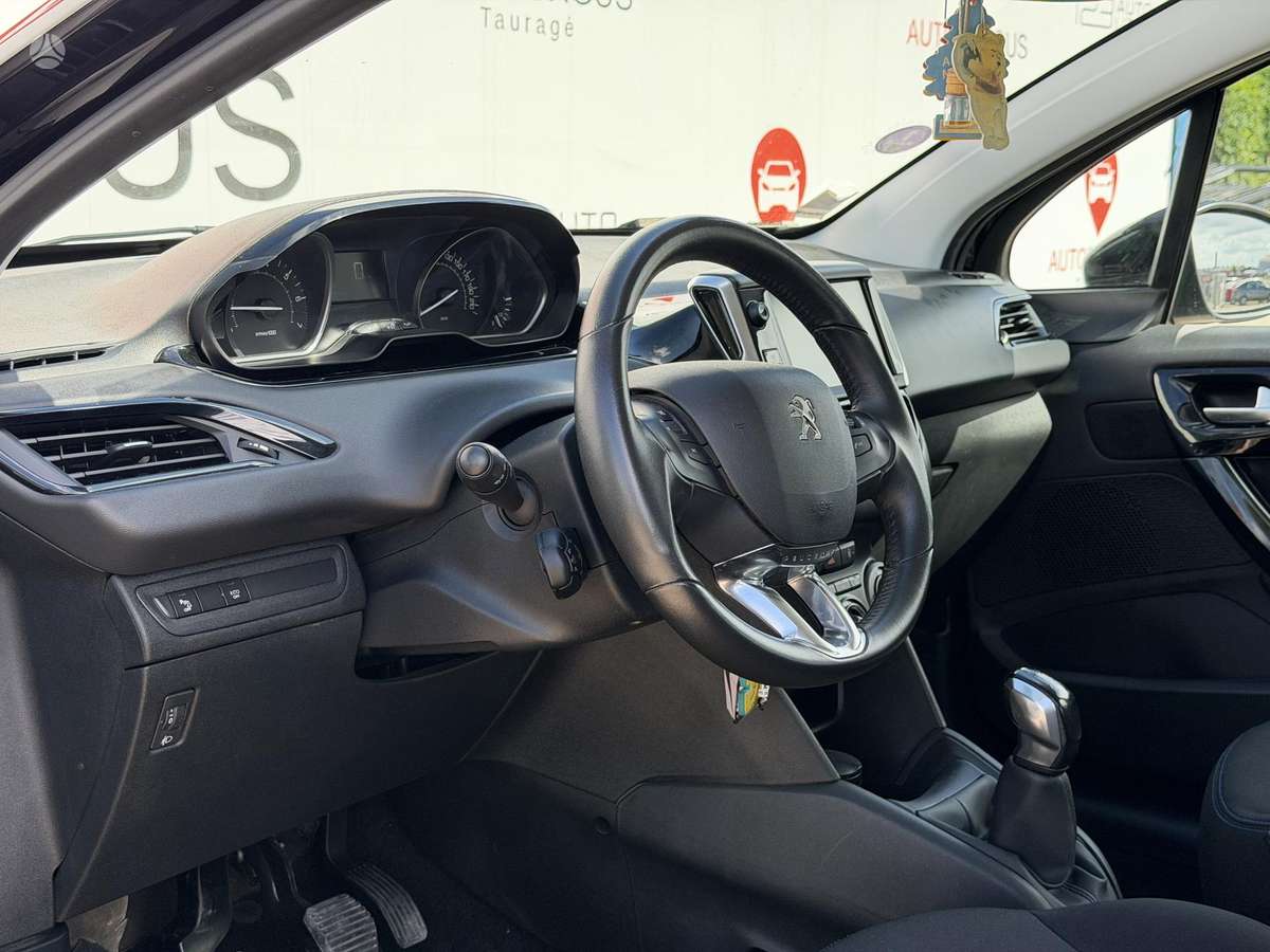 Peugeot 208 - 11