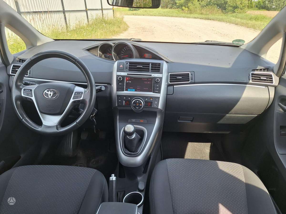 Toyota Verso, 2.0 l., Универсал