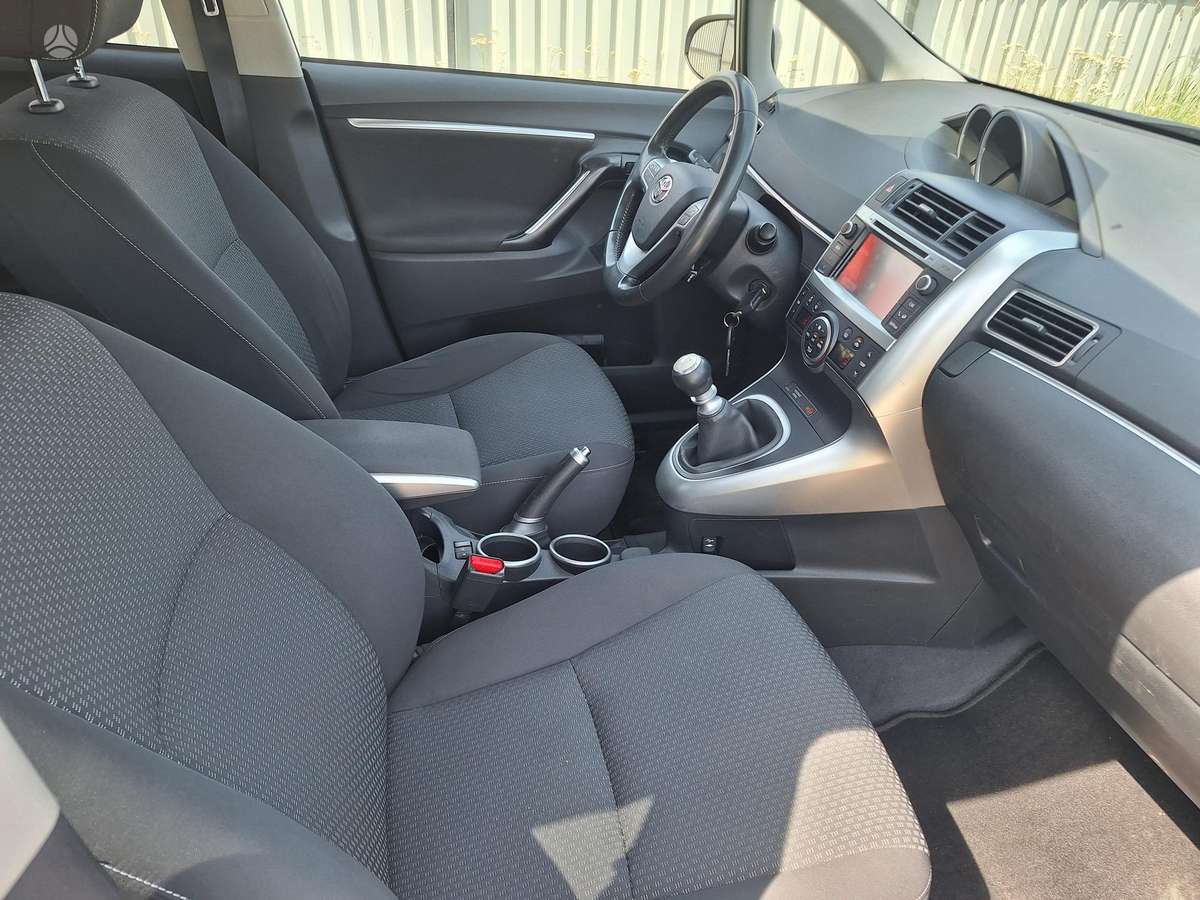 Toyota Verso, 2.0 l., Универсал