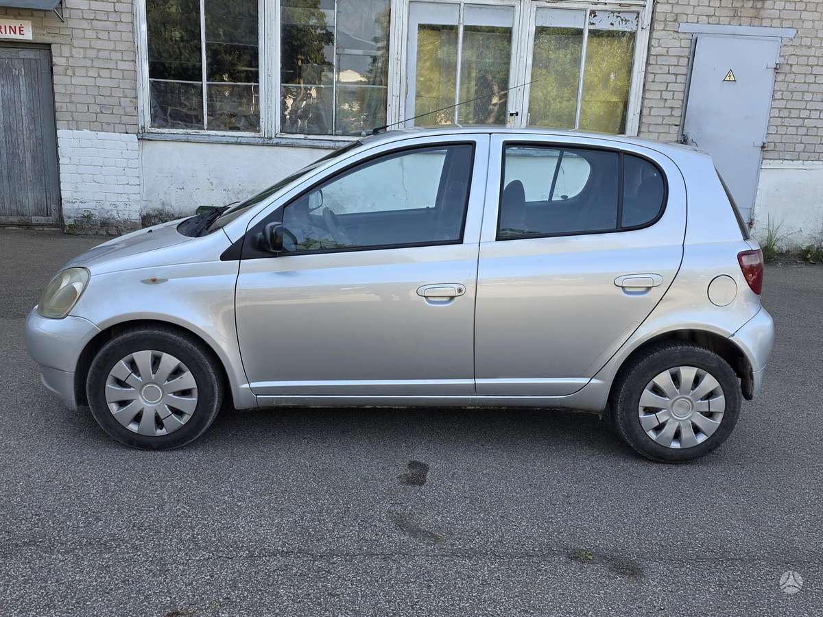 Toyota Yaris - 4