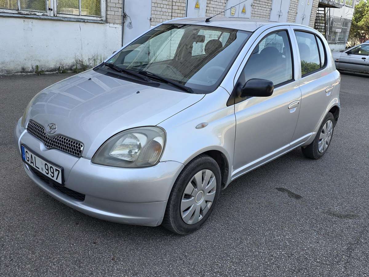 Toyota Yaris - 1