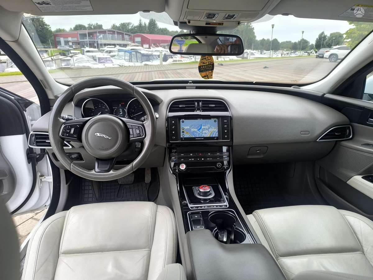 Jaguar XE, 2.0 l., Седан
