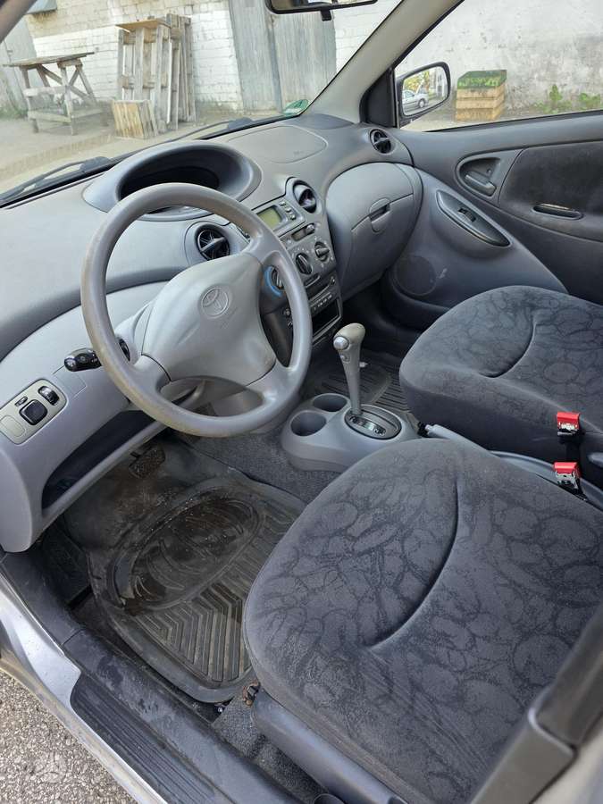 Toyota Yaris - 7