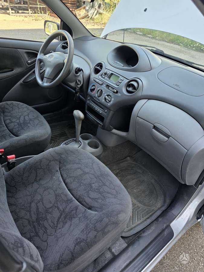 Toyota Yaris - 8