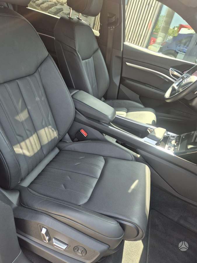 Audi e-tron, 95 kWh, off-road / crossover