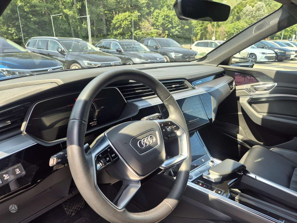 Audi e-tron, 95 kWh, off-road / crossover