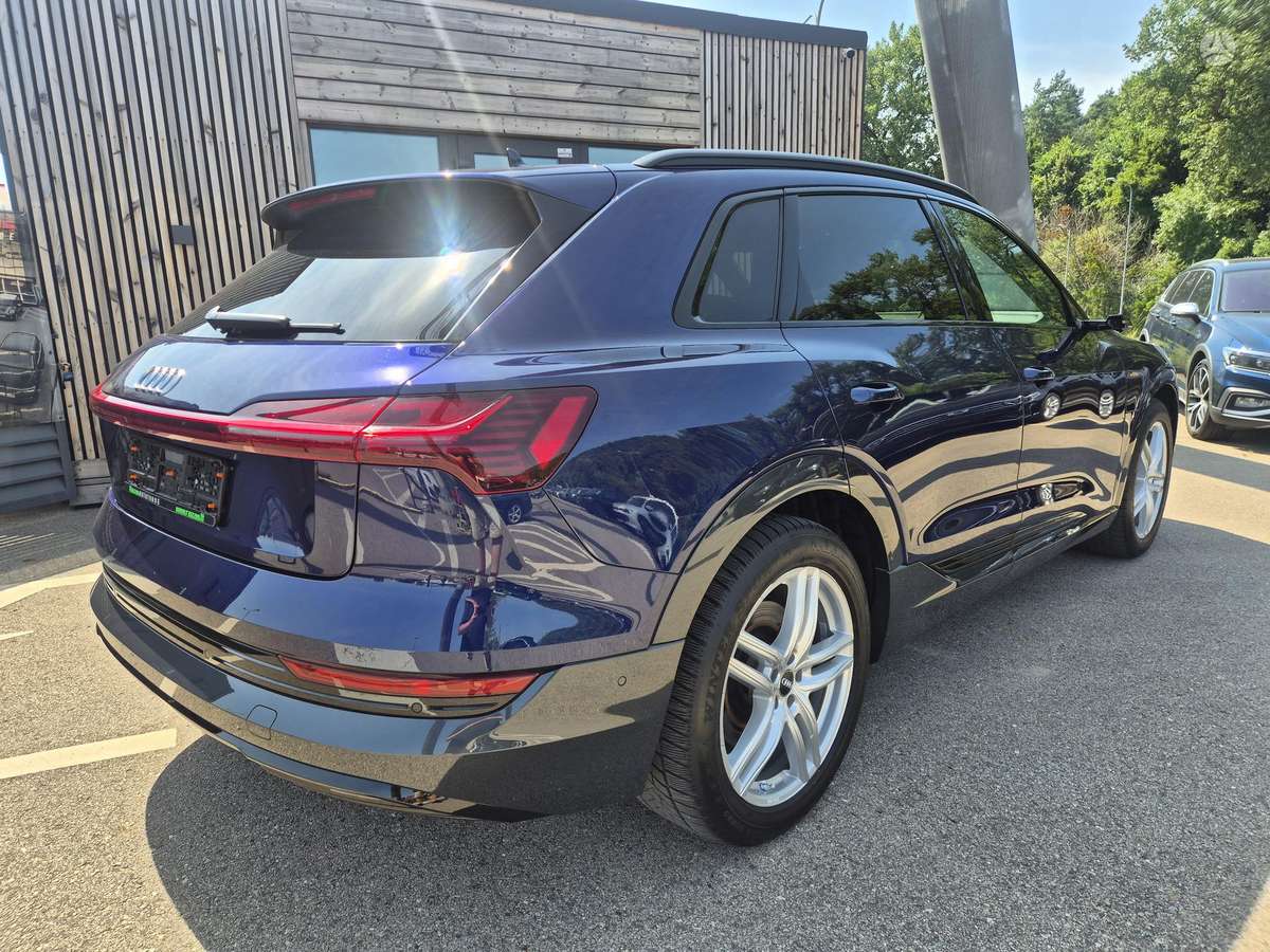 Audi e-tron, 95 kWh, off-road / crossover