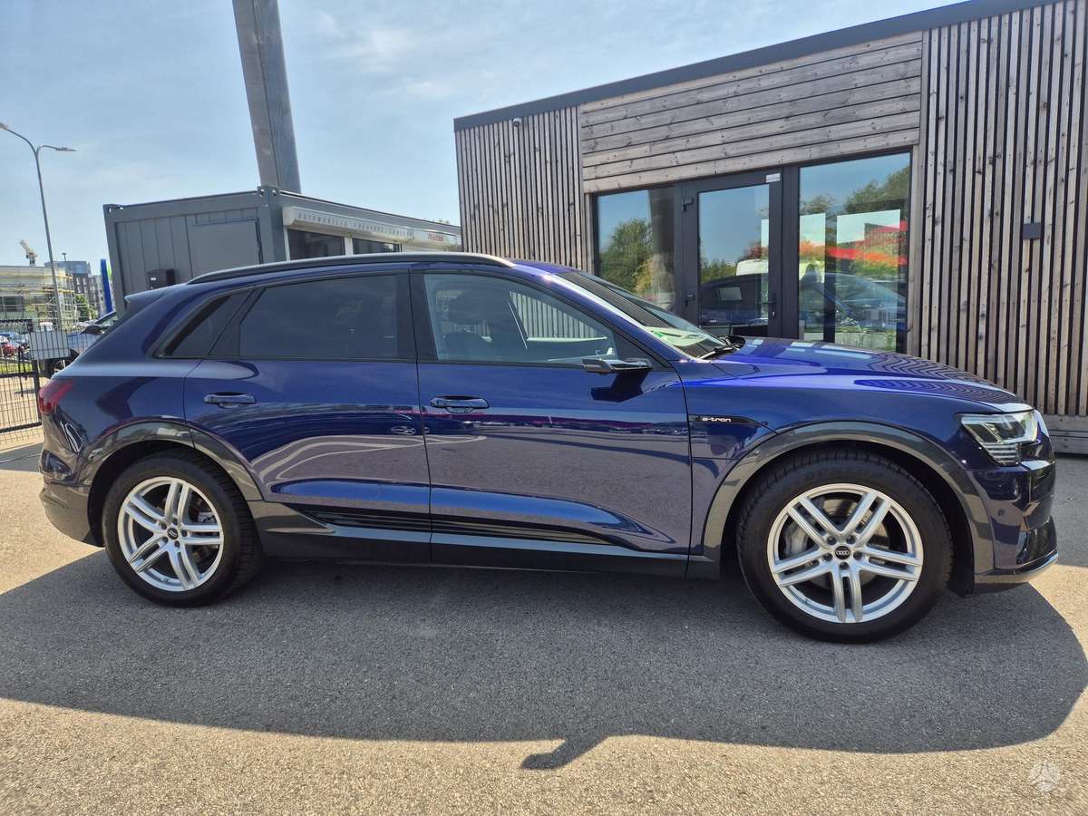 Audi e-tron, 95 kWh, off-road / crossover