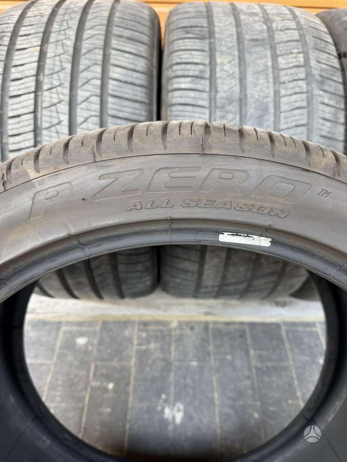 Pirelli PZERO, all-season 305/35 R20