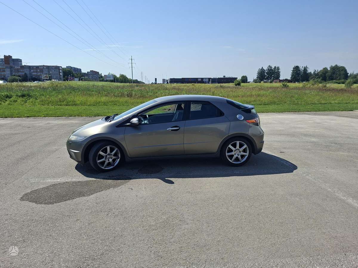Honda Civic, 1.8 l., hatchback