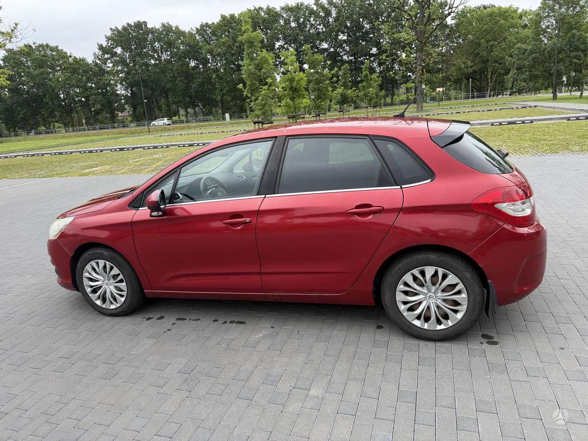 Citroen C4, 1.6 l., hatchback