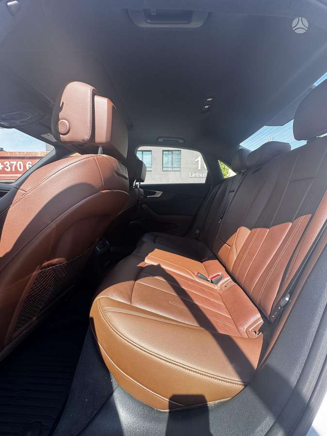 Audi A4, 2.0 l., Седан