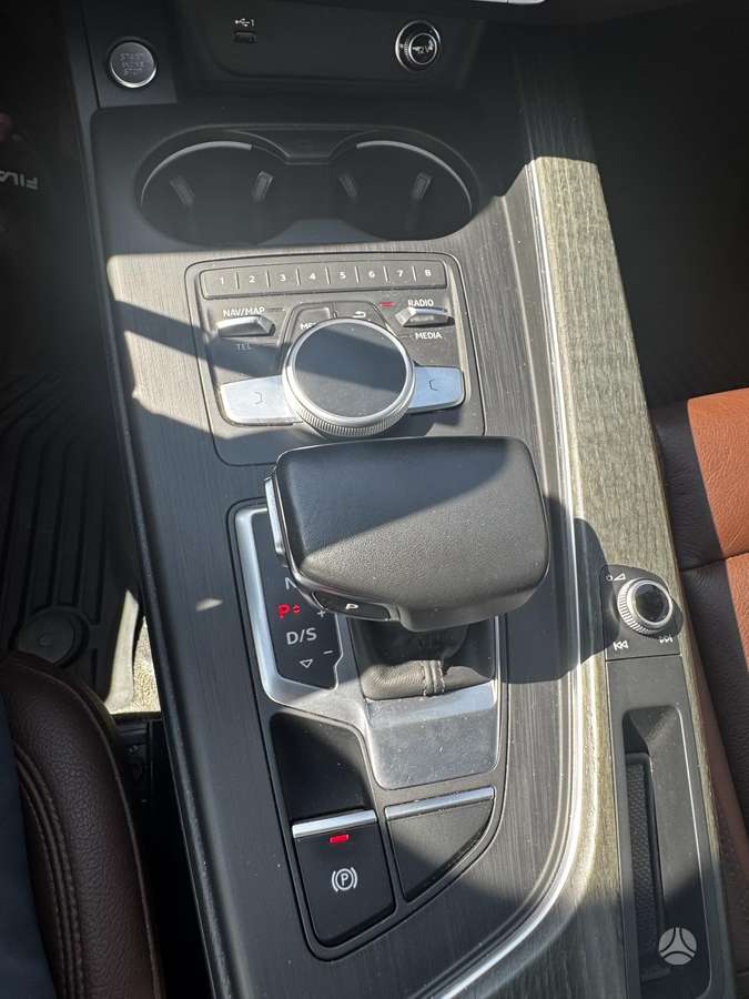 Audi A4, 2.0 l., Седан