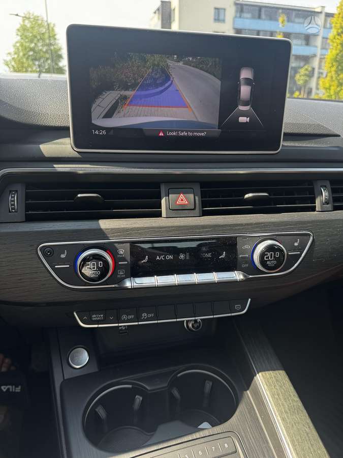 Audi A4, 2.0 l., Седан