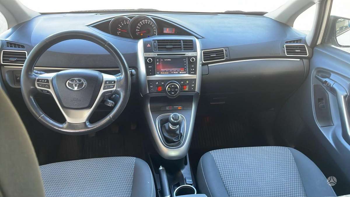 Toyota Verso, 1.6 l., Универсал