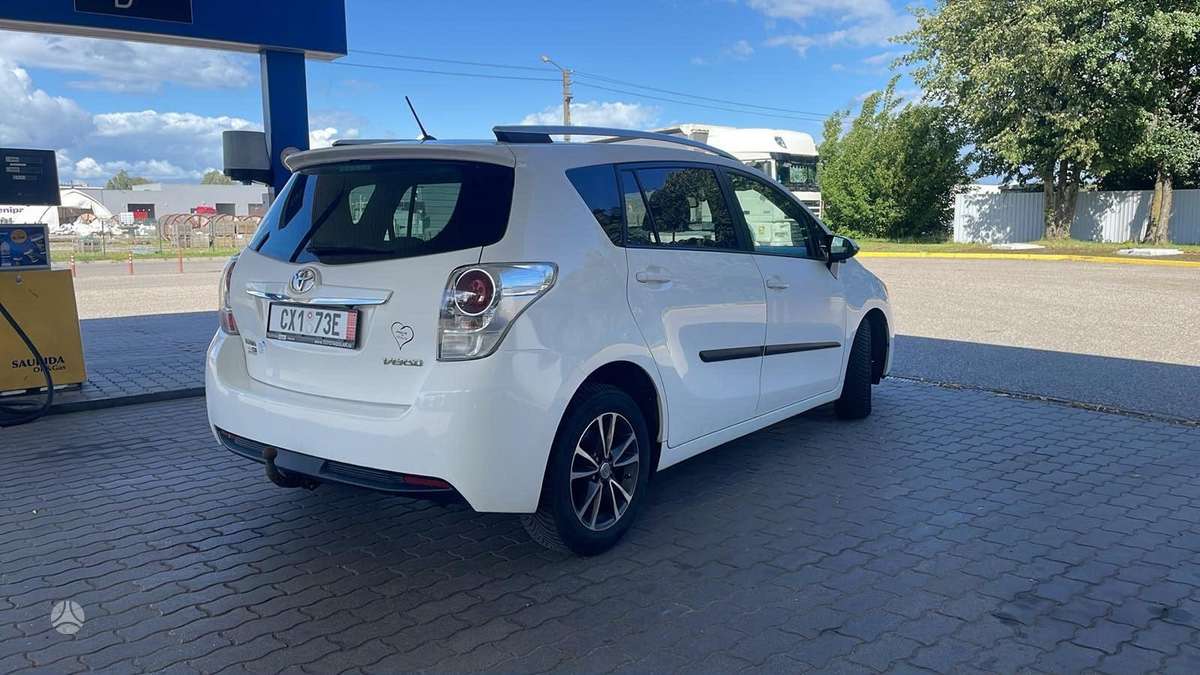 Toyota Verso, 1.6 l., Универсал