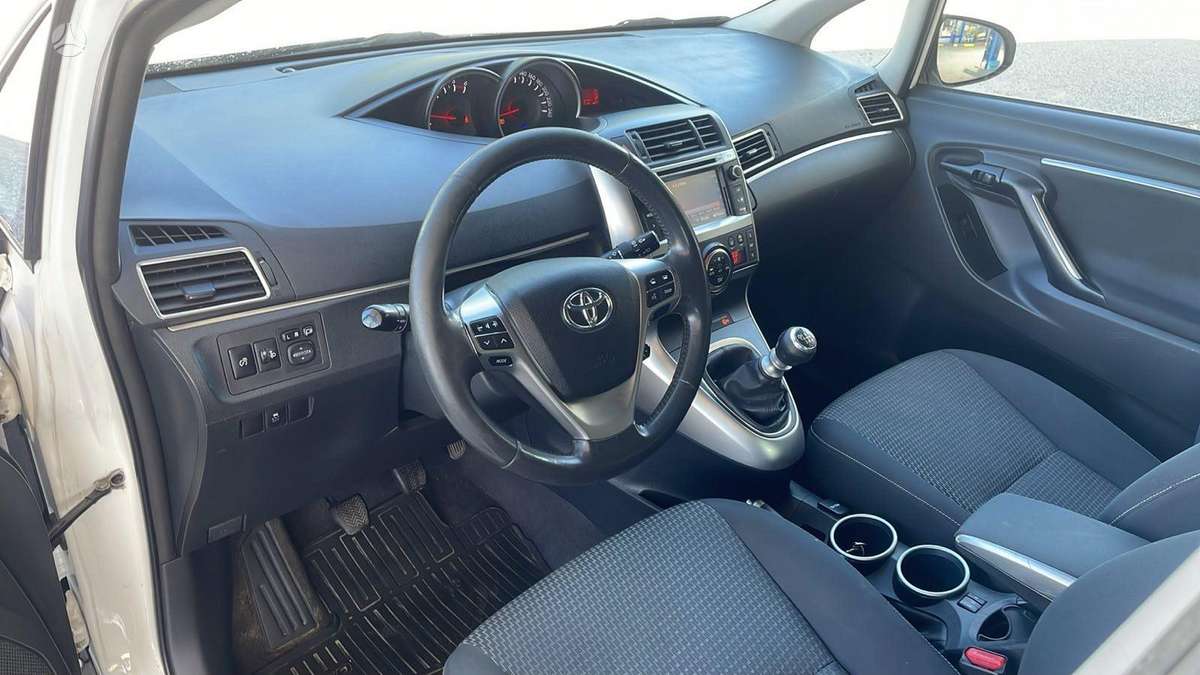 Toyota Verso, 1.6 l., Универсал