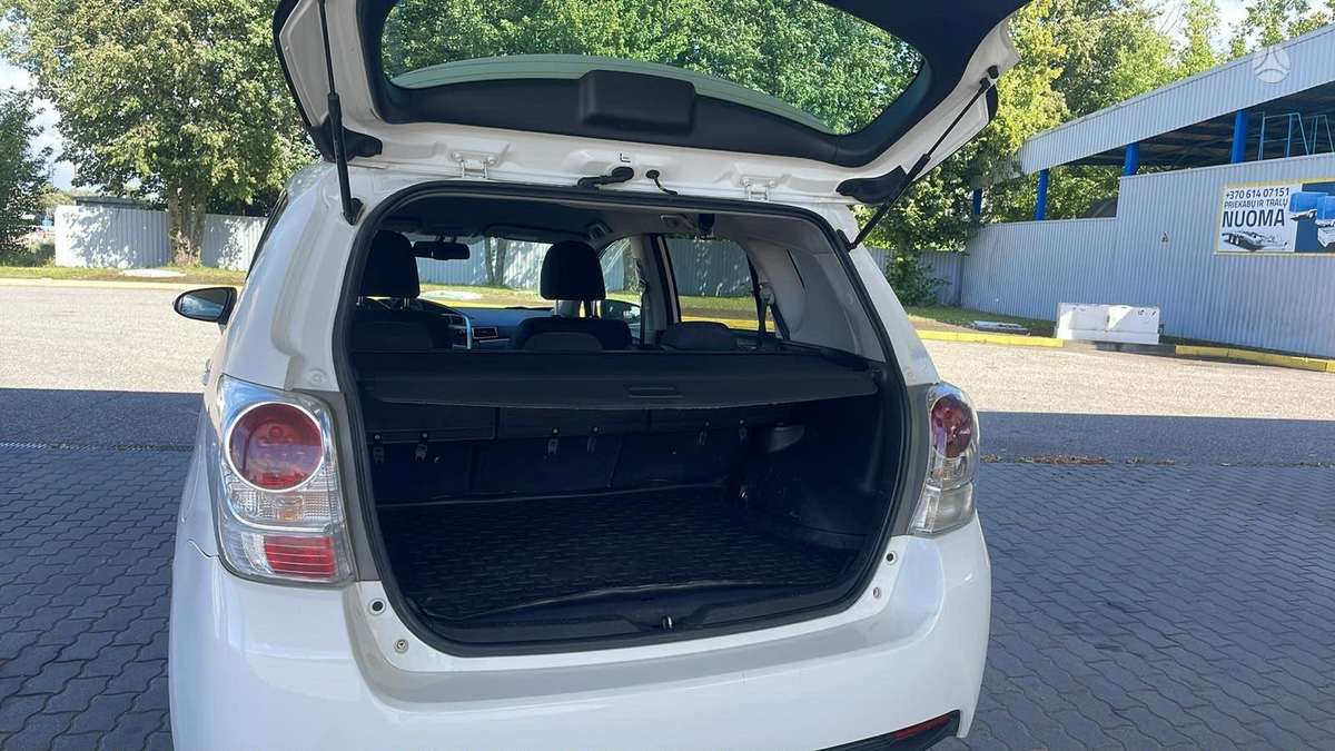 Toyota Verso, 1.6 l., Универсал