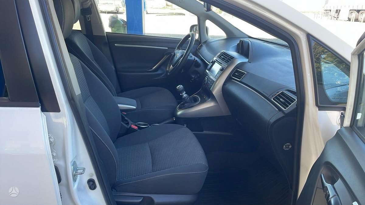Toyota Verso, 1.6 l., Универсал