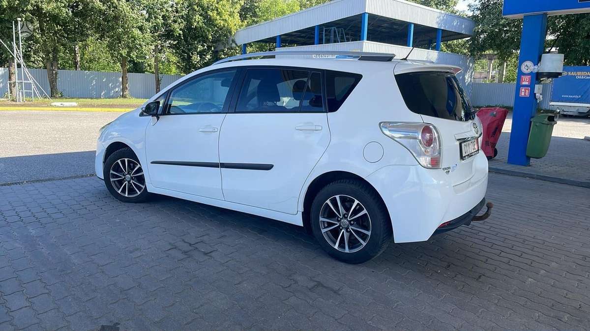Toyota Verso, 1.6 l., Универсал