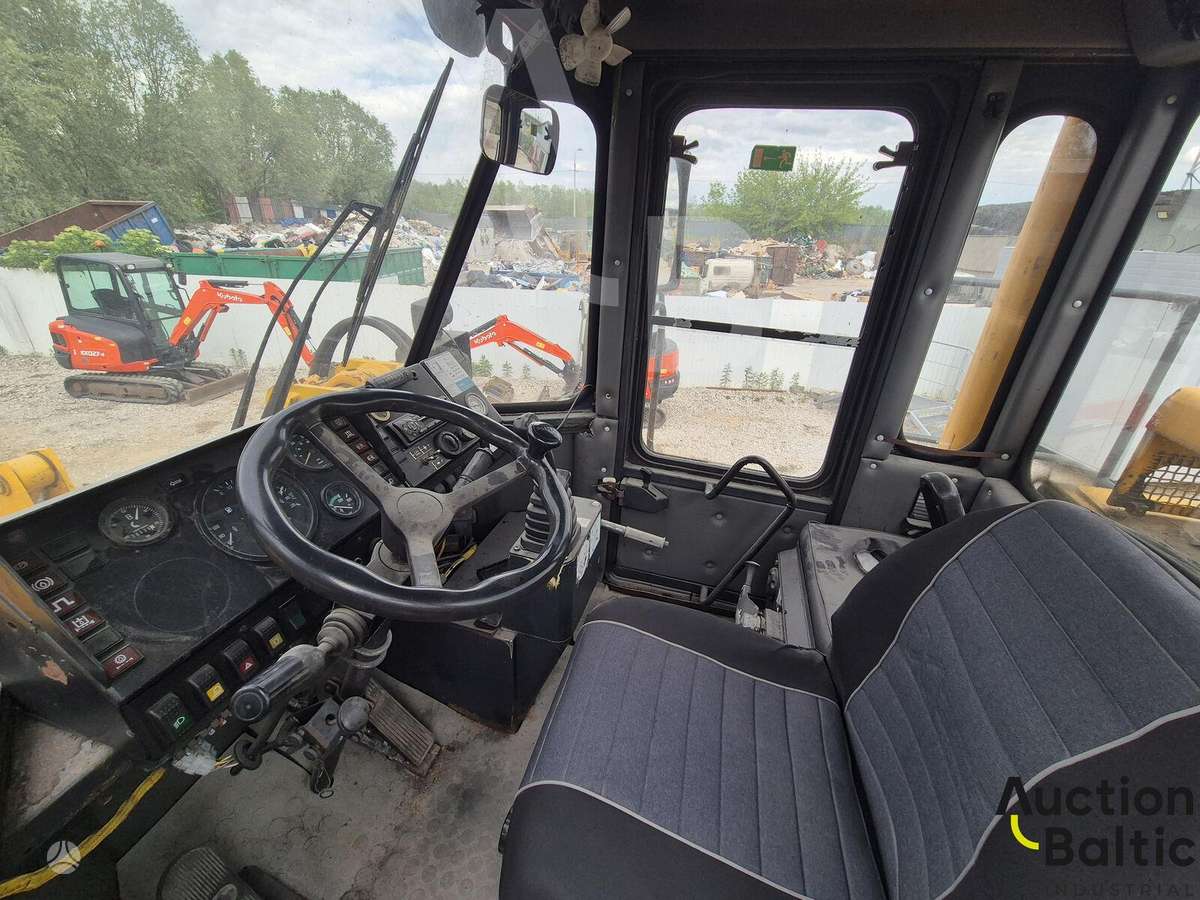 -Kita- 534E, frontal loader