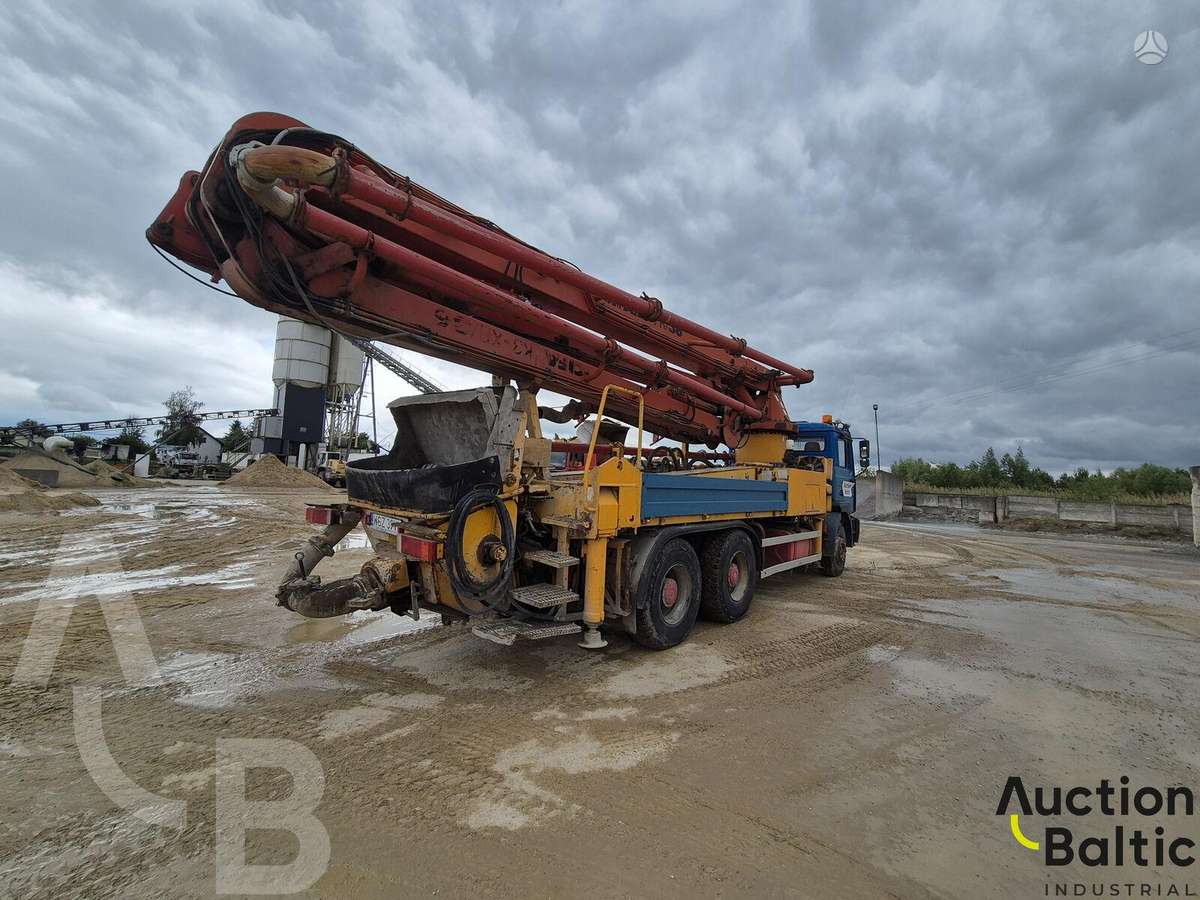 -Kita- 33S40, concrete pump