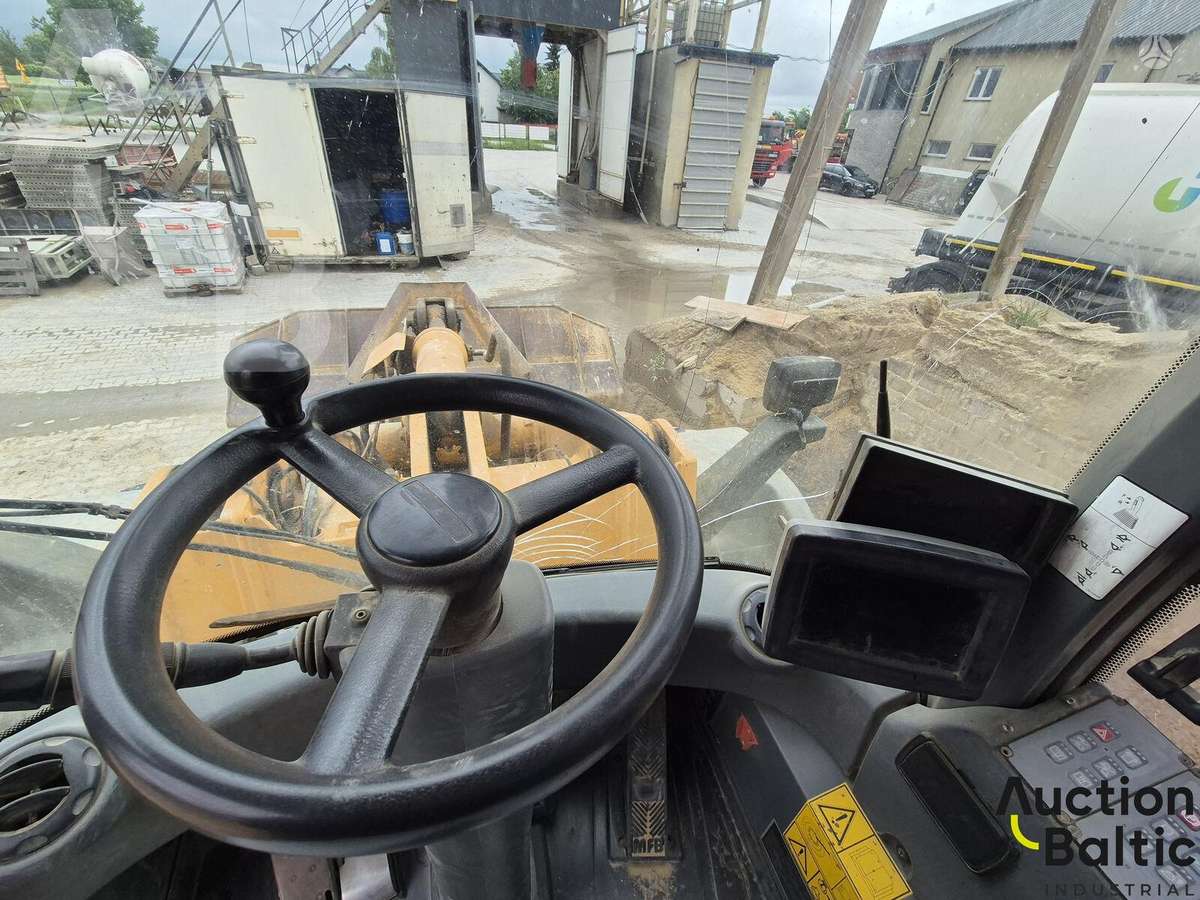 Liebherr L 556, frontal loader