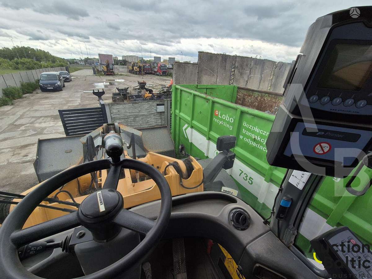 Liebherr L 566, frontal loader