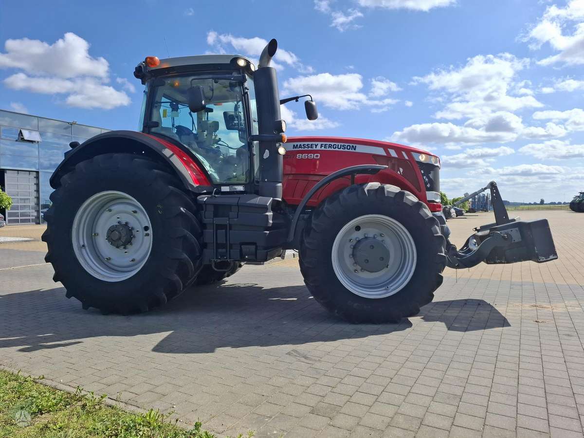 Massey Ferguson 8690, tractors