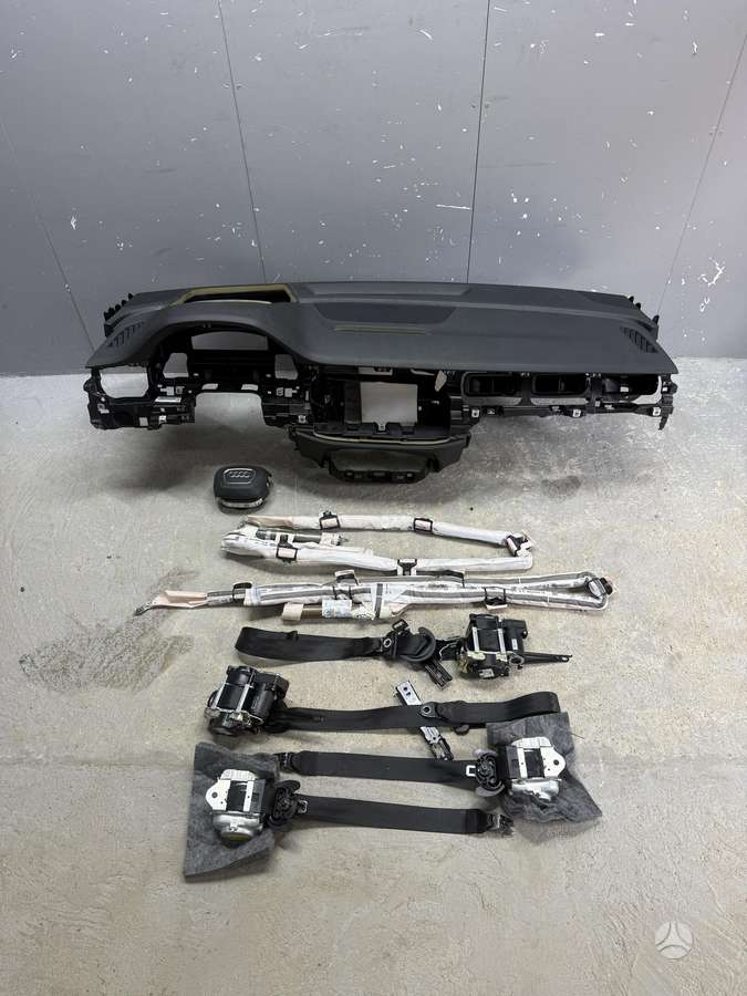 Audi Q7 Orginali netvarkyta 5 arba 7 vietu