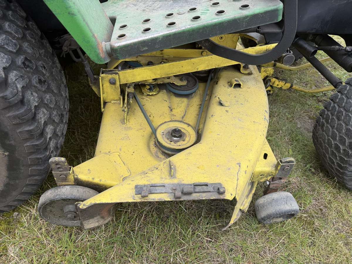 John Deere 655, садовые тракторы