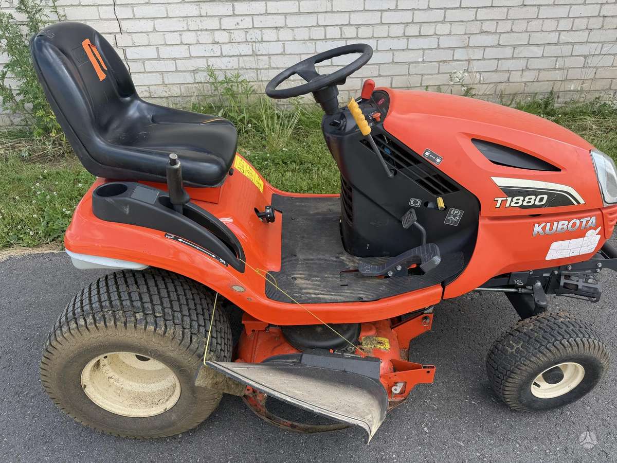 Kubota T1880, садовые тракторы