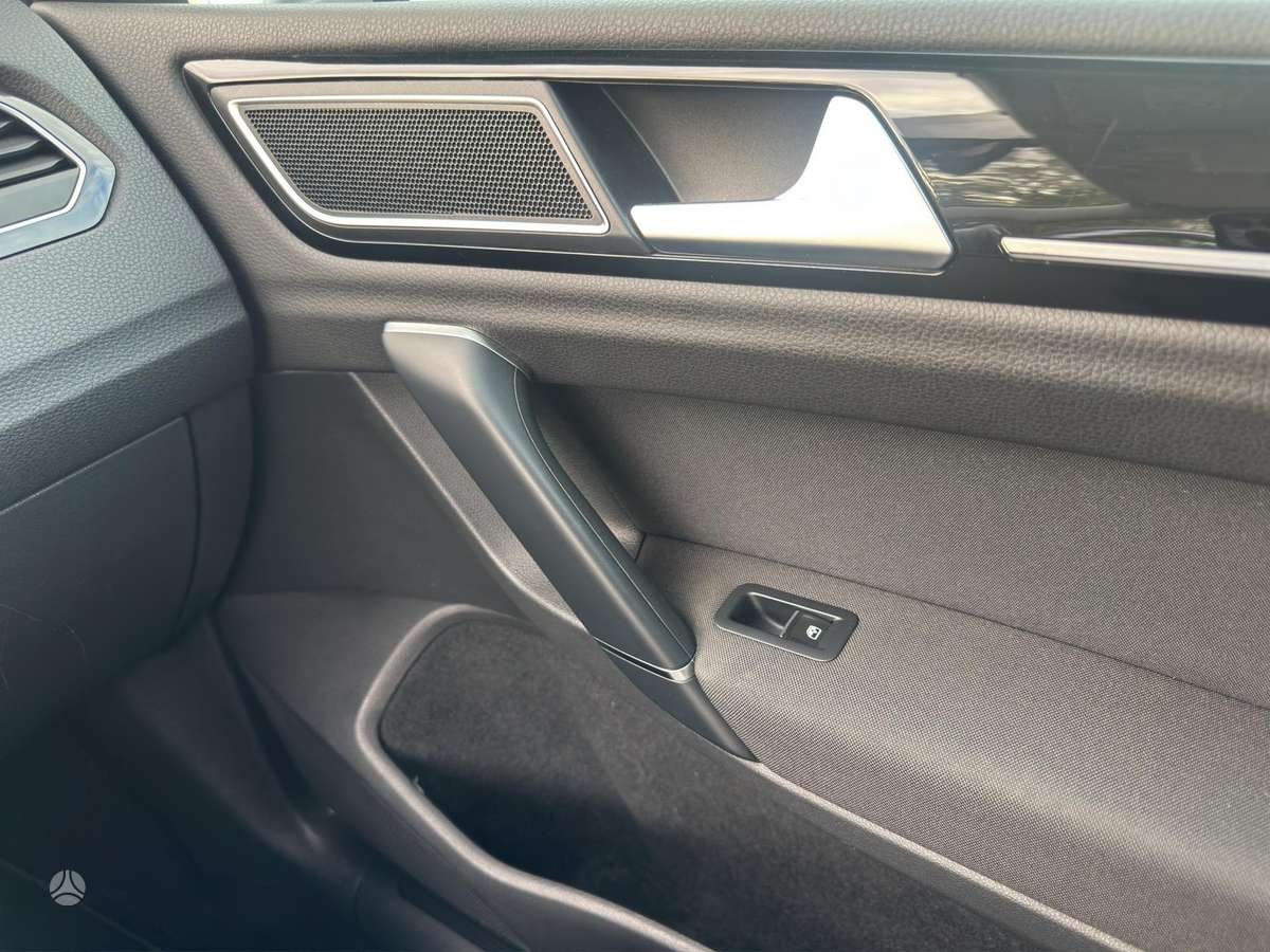 Volkswagen Golf Sportsvan - 10
