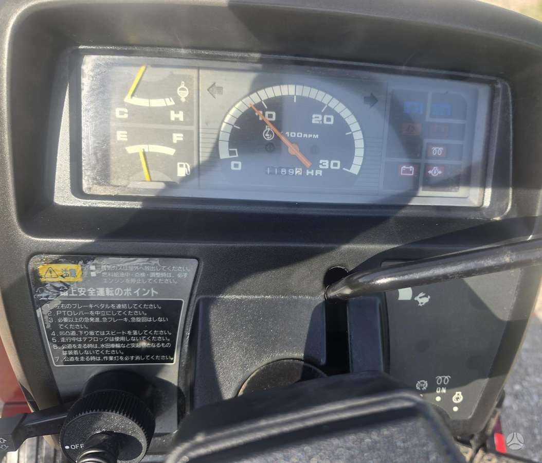 Mitsubishi 200, traktoriai